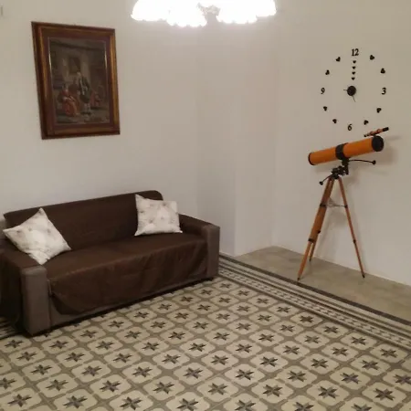 Dante Apartment *