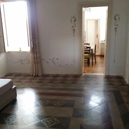 Dante Apartment *